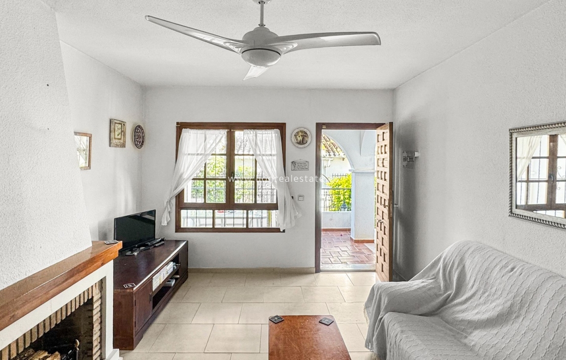 Resale - Bungalow - Torrevieja - Nueva Torrevieja - Aguas Nuevas