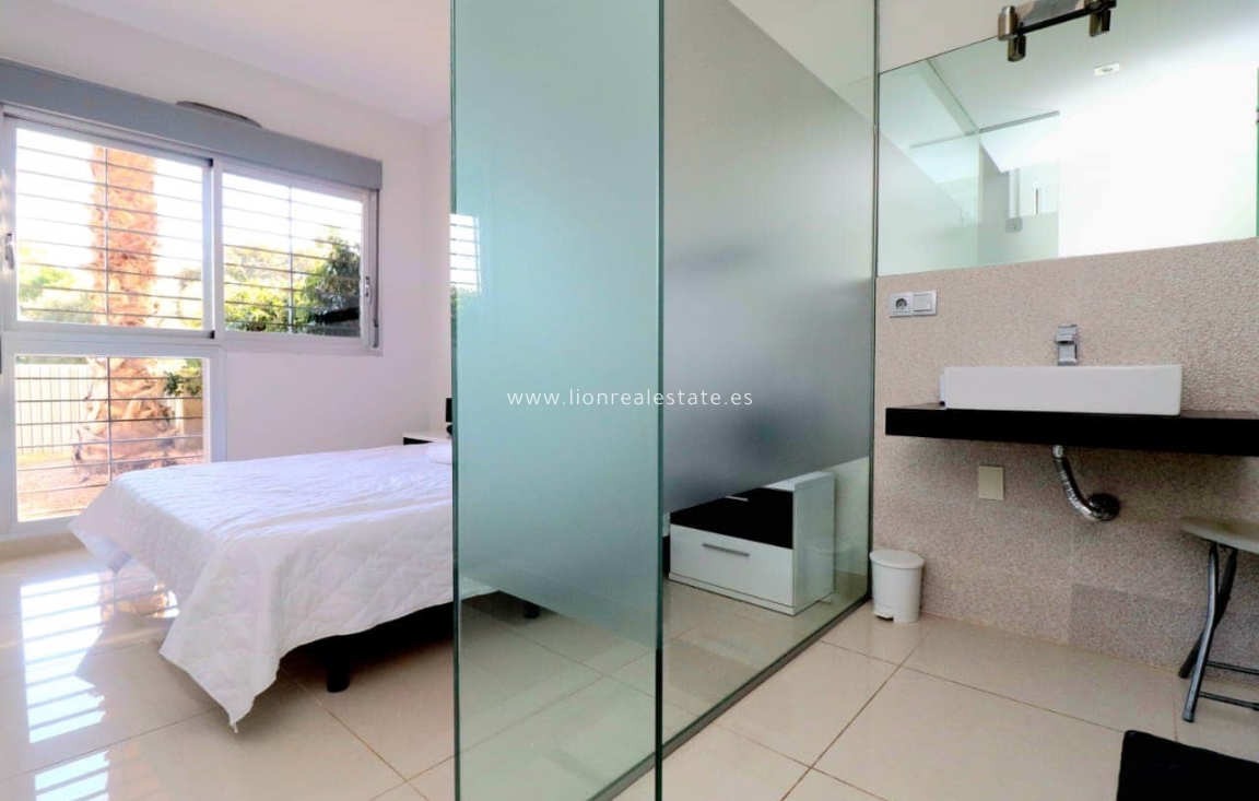 Resale - Bungalow - Torrevieja - Punta Prima