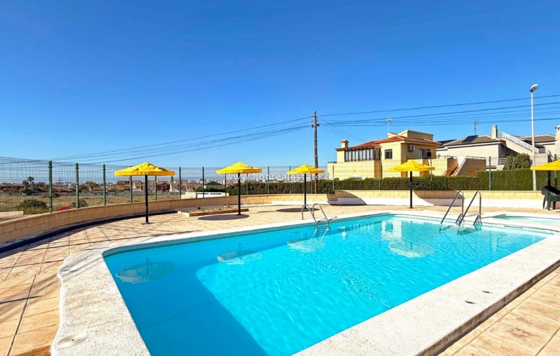 Resale - Bungalow - Torrevieja - Torrelamata - La Mata