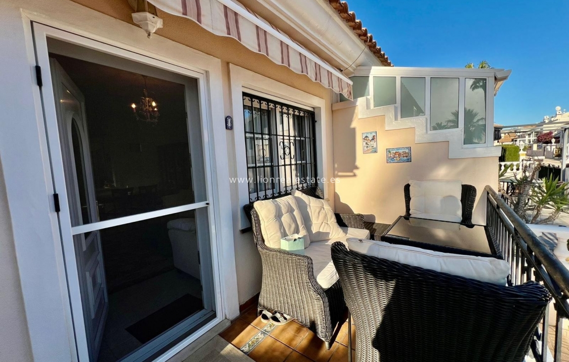 Resale - Chalet - Orihuela Costa - La Zenia