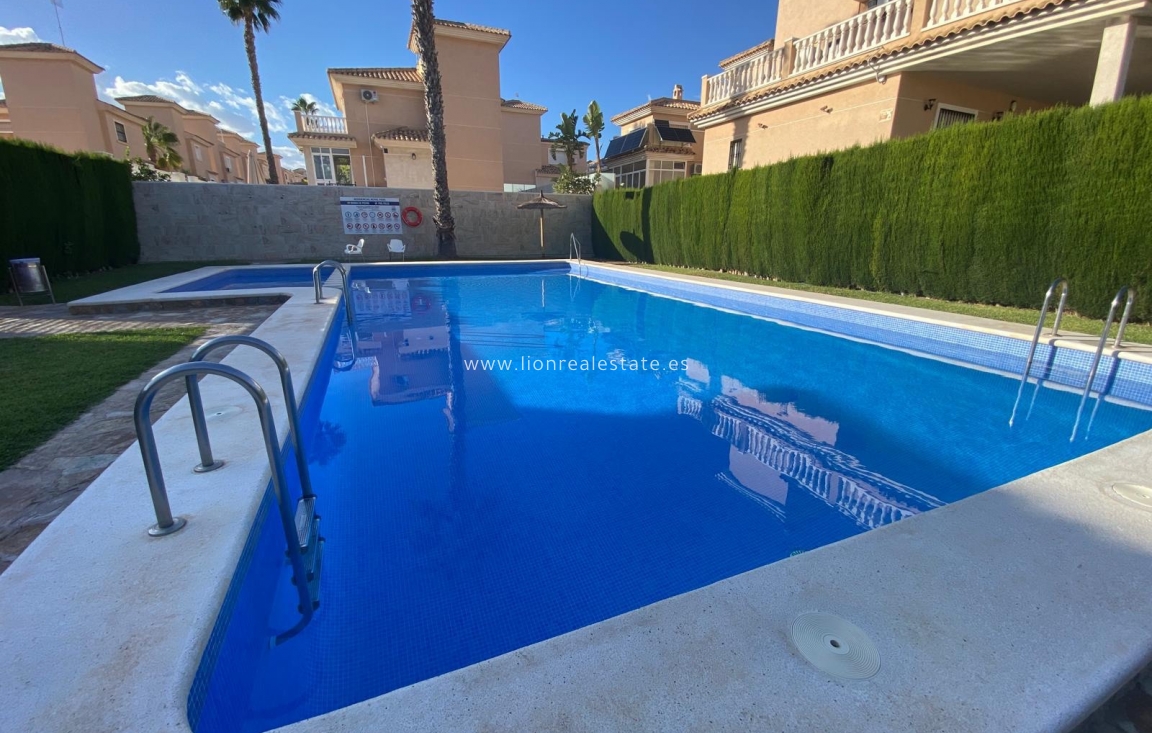 Resale - Chalet - Orihuela Costa - Los Altos