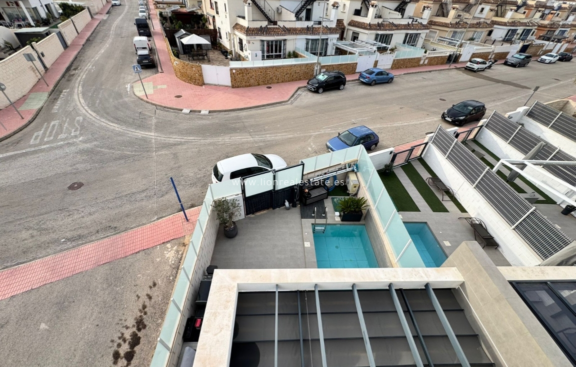 Resale - Chalet - Orihuela Costa - Villamartín