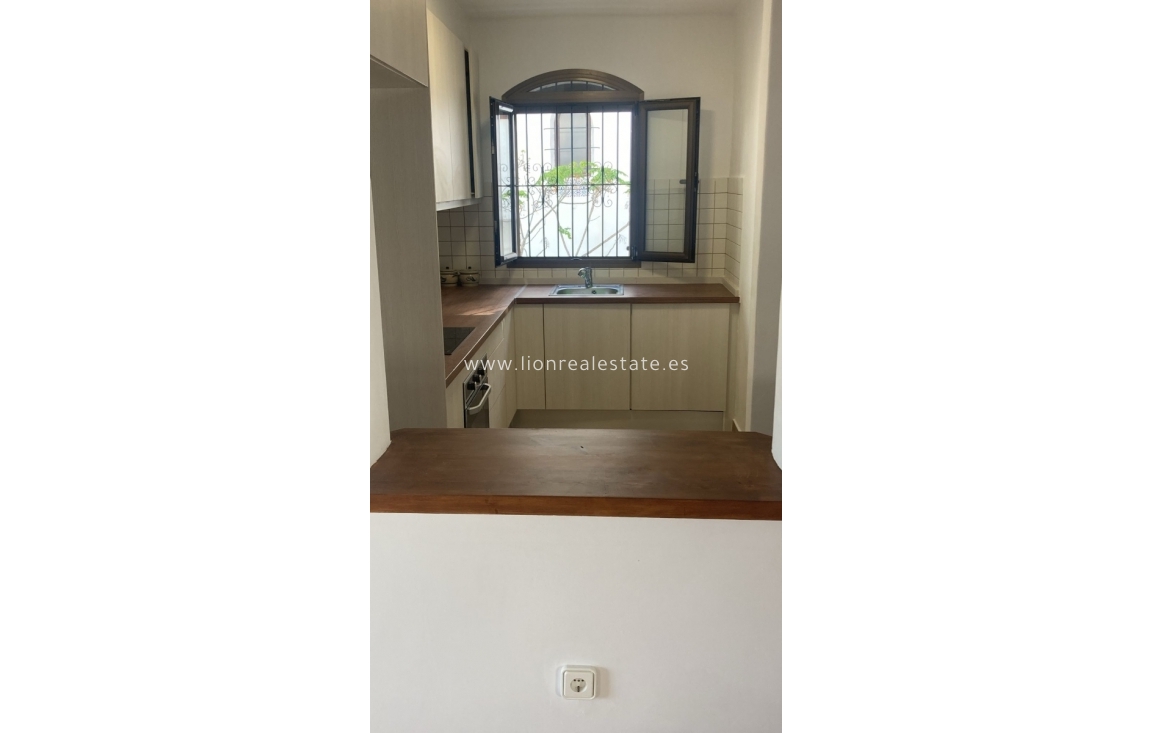 Resale - Chalet - Orihuela Costa - Villamartín