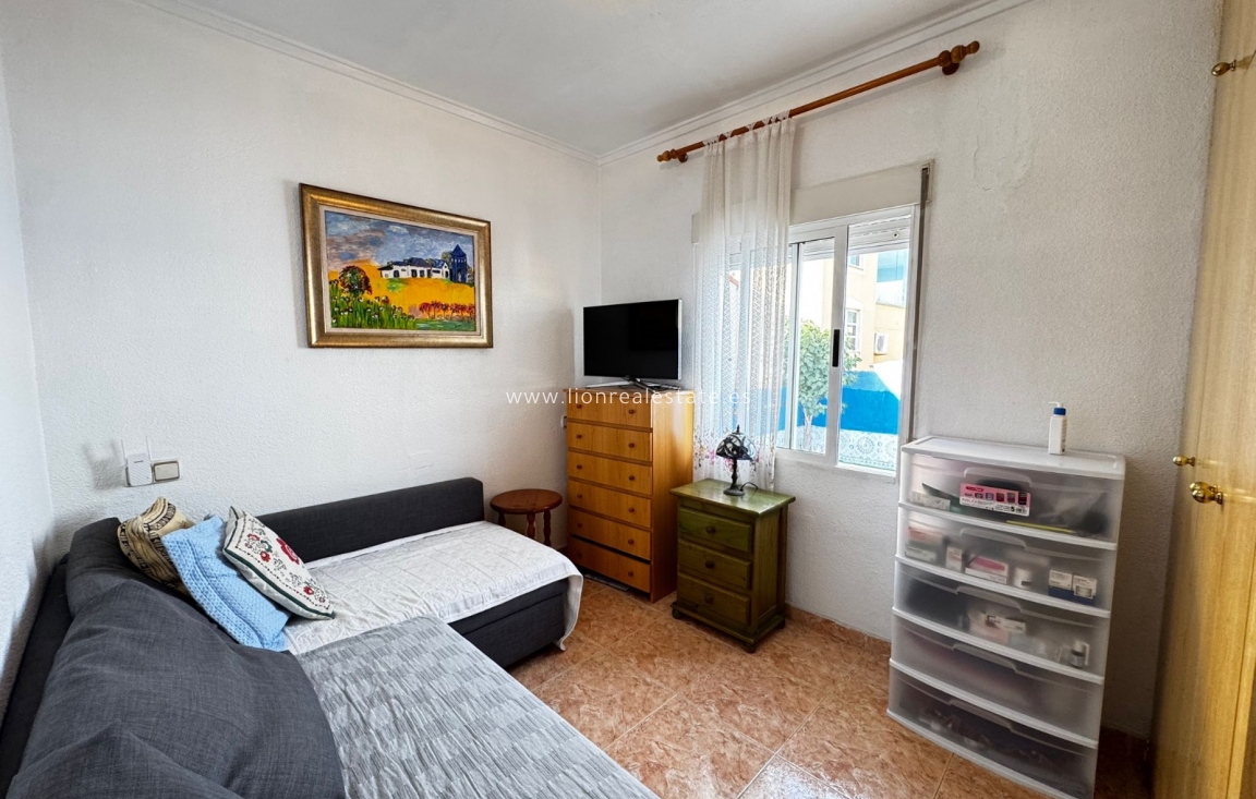 Resale - Chalet - Punta Prima