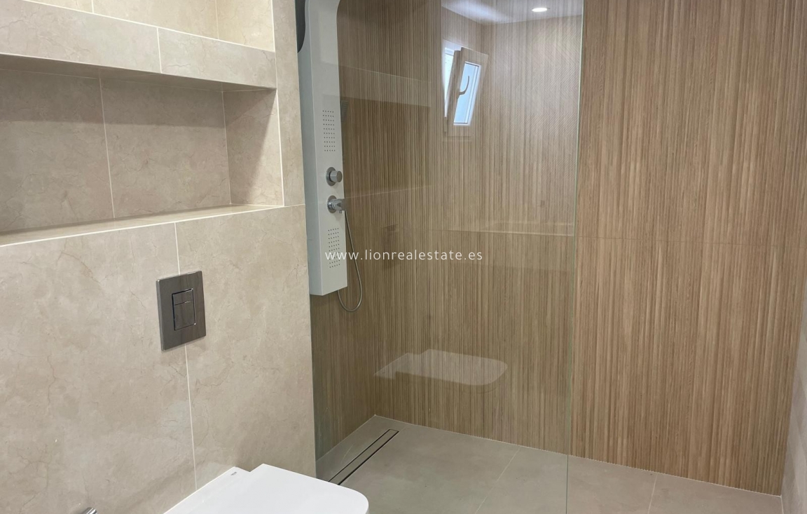 Resale - Chalet - Torrevieja - Los Balcones