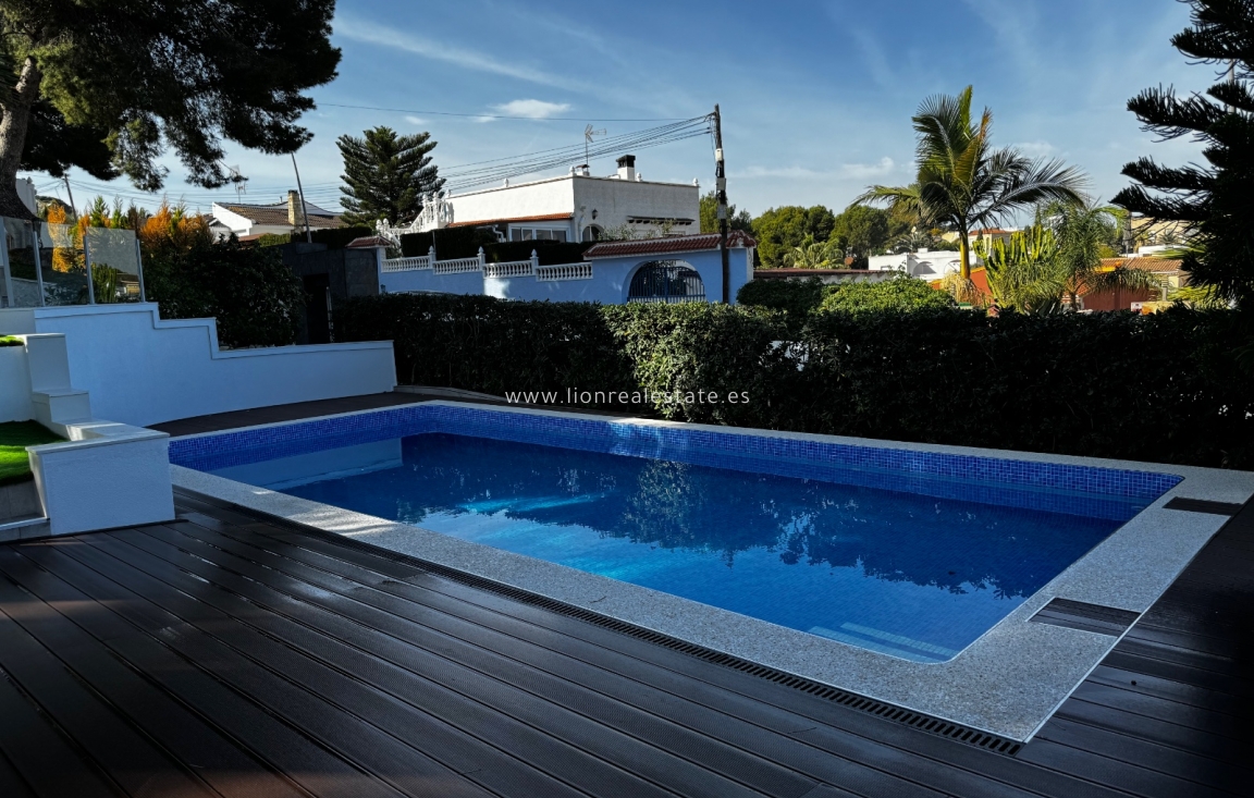 Resale - Chalet - Torrevieja - Los Balcones