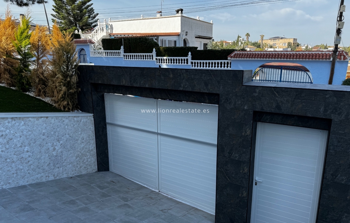 Resale - Chalet - Torrevieja - Los Balcones