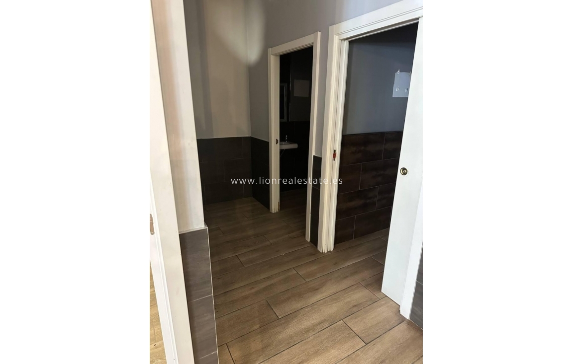 Resale - Commercial - Alicante - Benalua