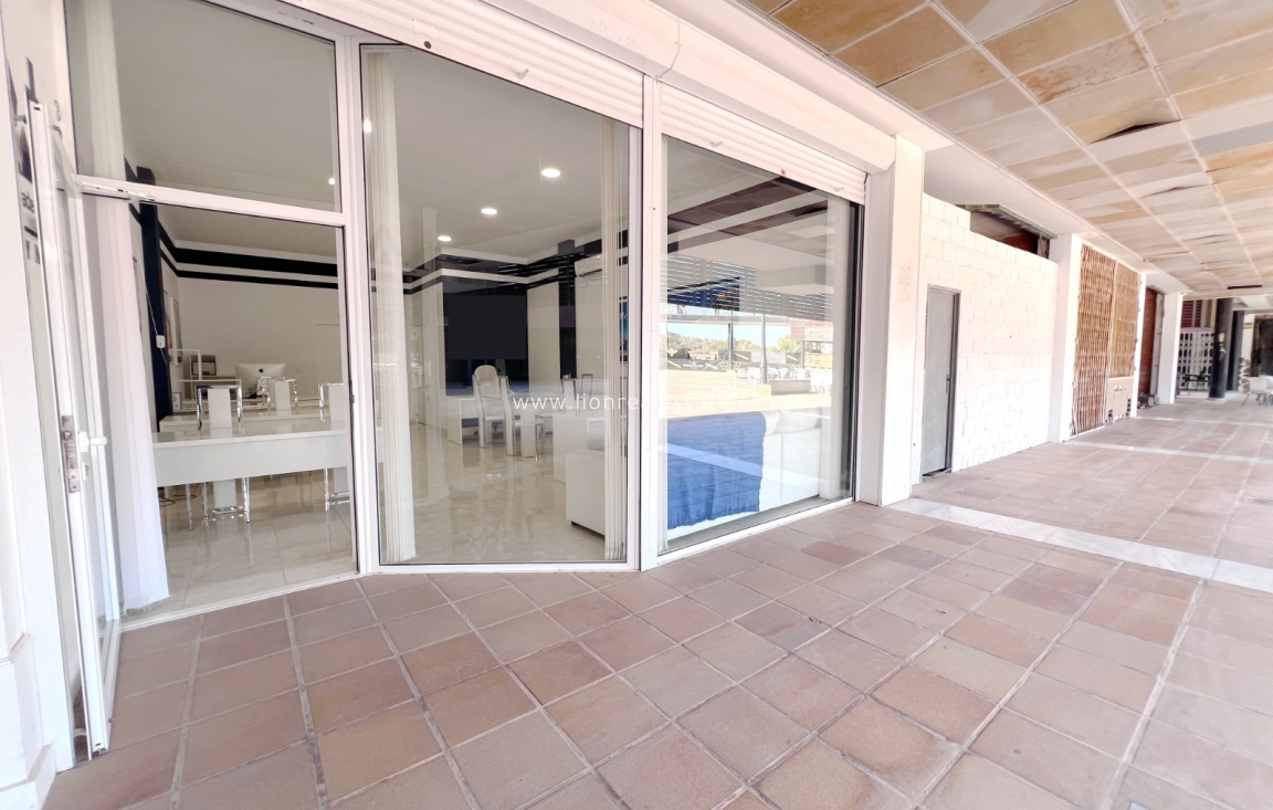 Resale - Commercial - Orihuela Costa - Playa Flamenca