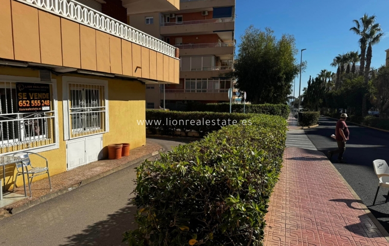 Resale - Commercial - Orihuela Costa - Punta Prima