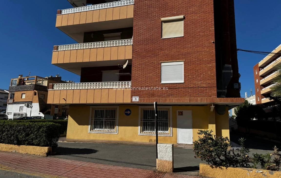 Resale - Commercial - Orihuela Costa - Punta Prima