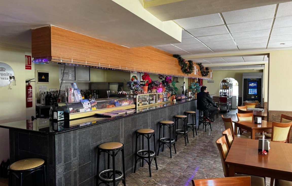 Resale - Commercial - Punta Prima