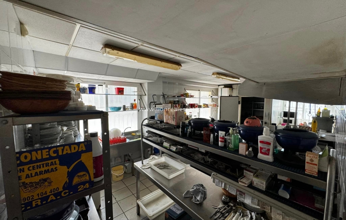 Resale - Commercial - Punta Prima