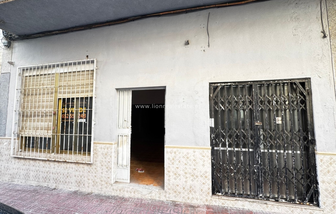 Resale - Commercial - Torrevieja - Playa de los Locos