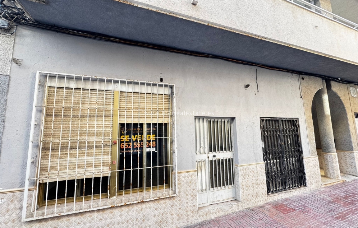 Resale - Commercial - Torrevieja - Playa de los Locos