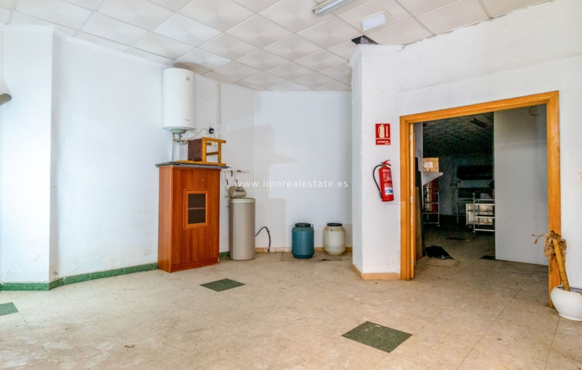 Resale - Commercial - Torrevieja
