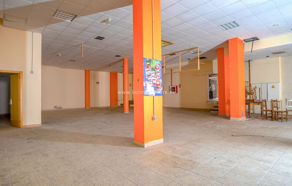 Resale - Commercial - Torrevieja