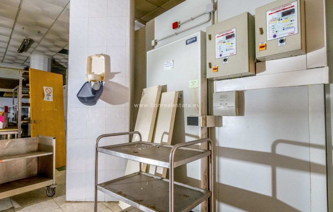 Resale - Commercial - Torrevieja