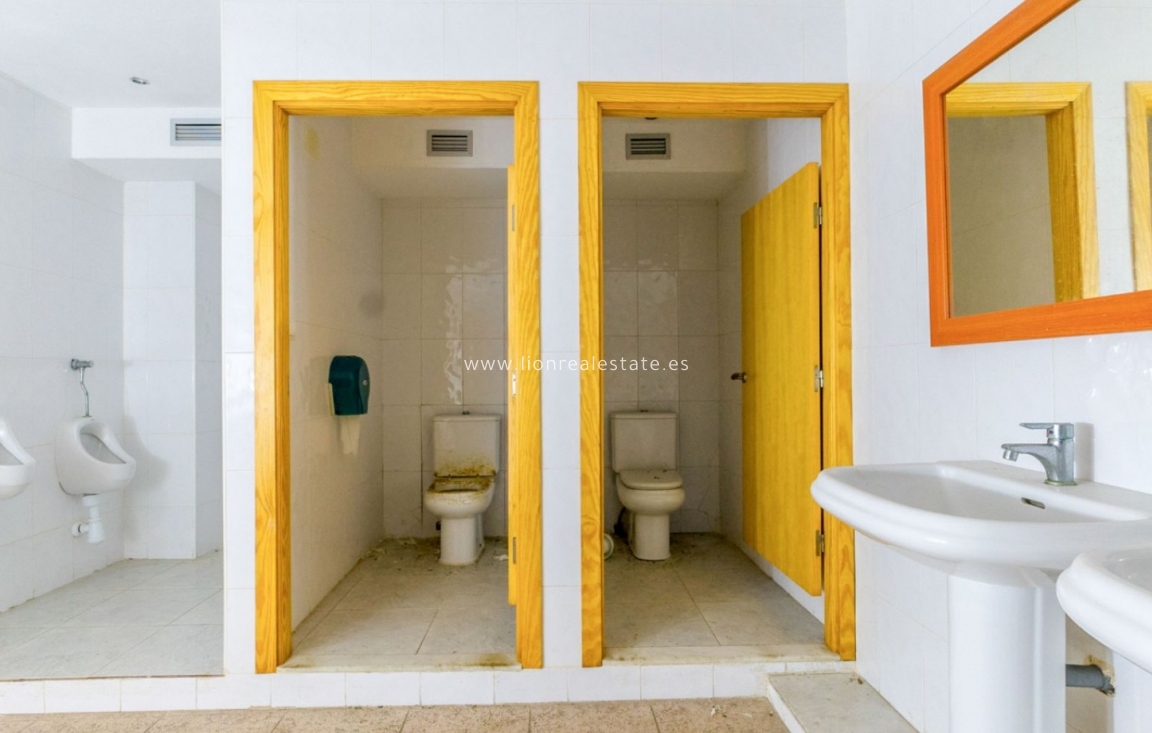 Resale - Commercial - Torrevieja