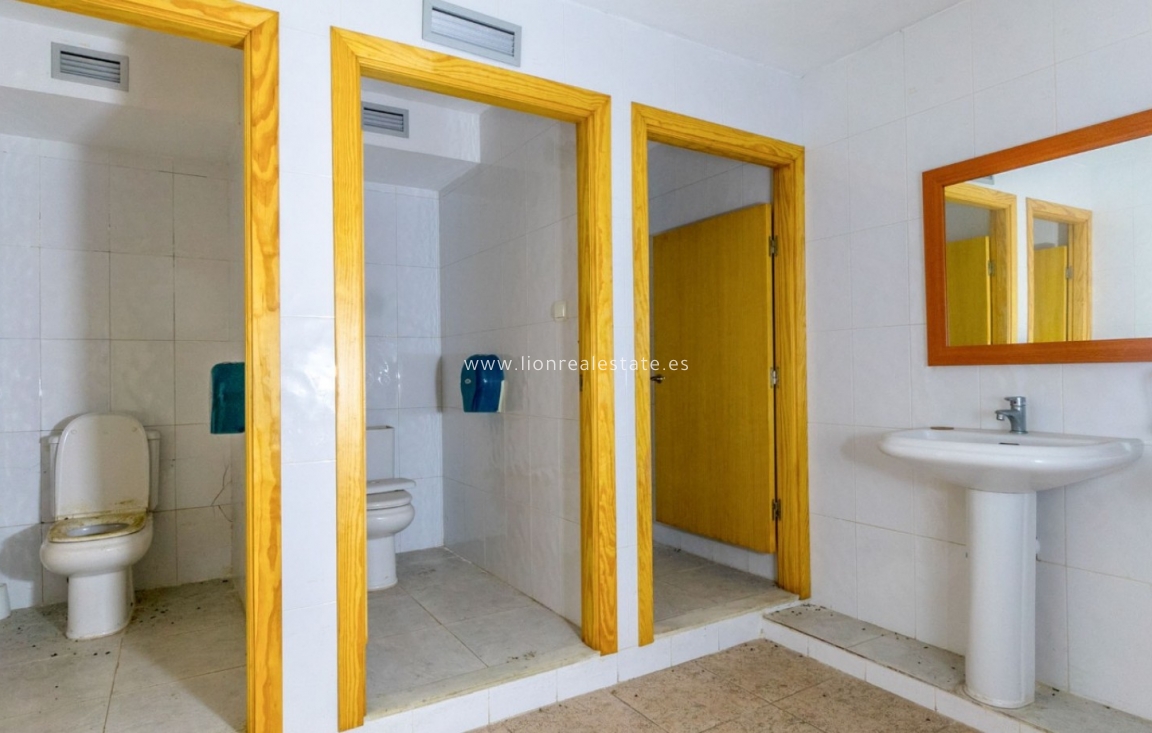 Resale - Commercial - Torrevieja