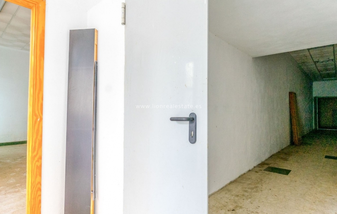 Resale - Commercial - Torrevieja