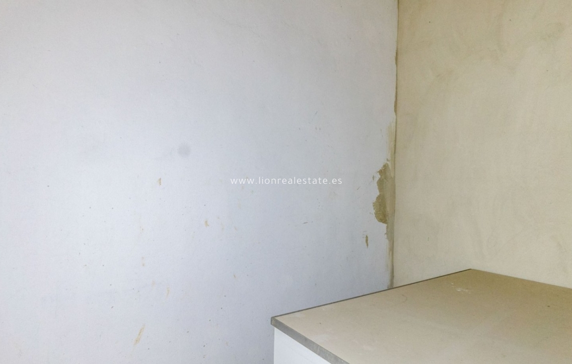 Resale - Commercial - Torrevieja