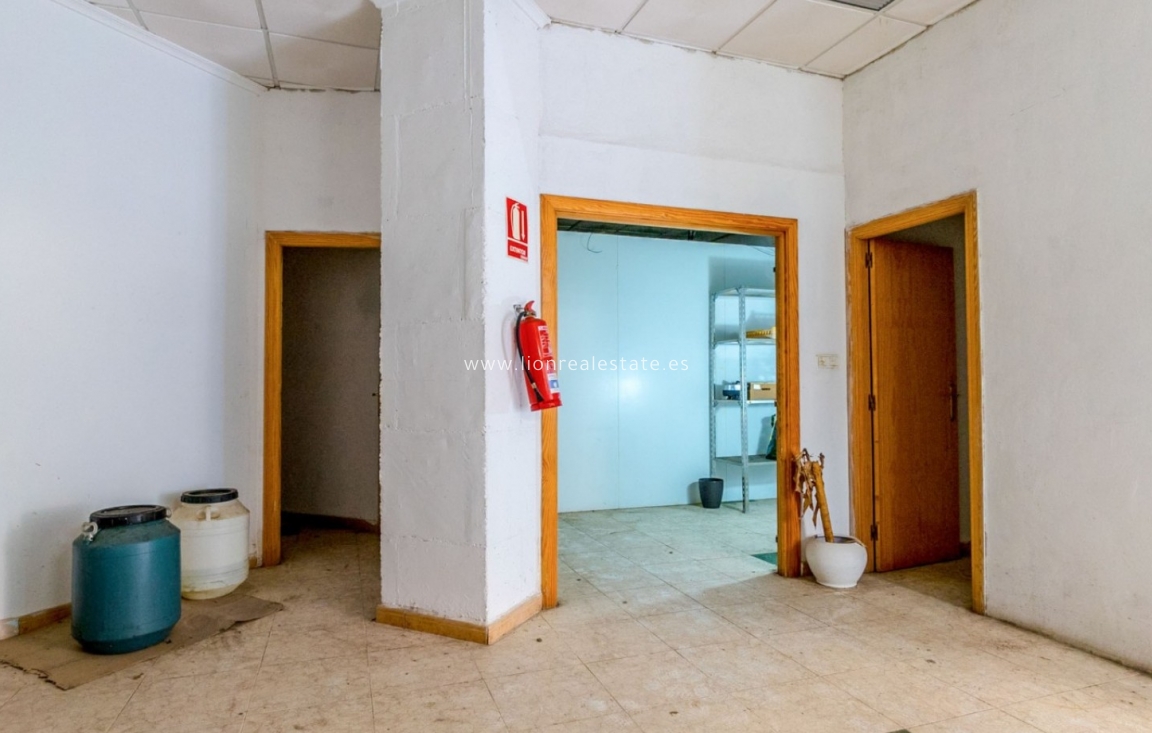 Resale - Commercial - Torrevieja