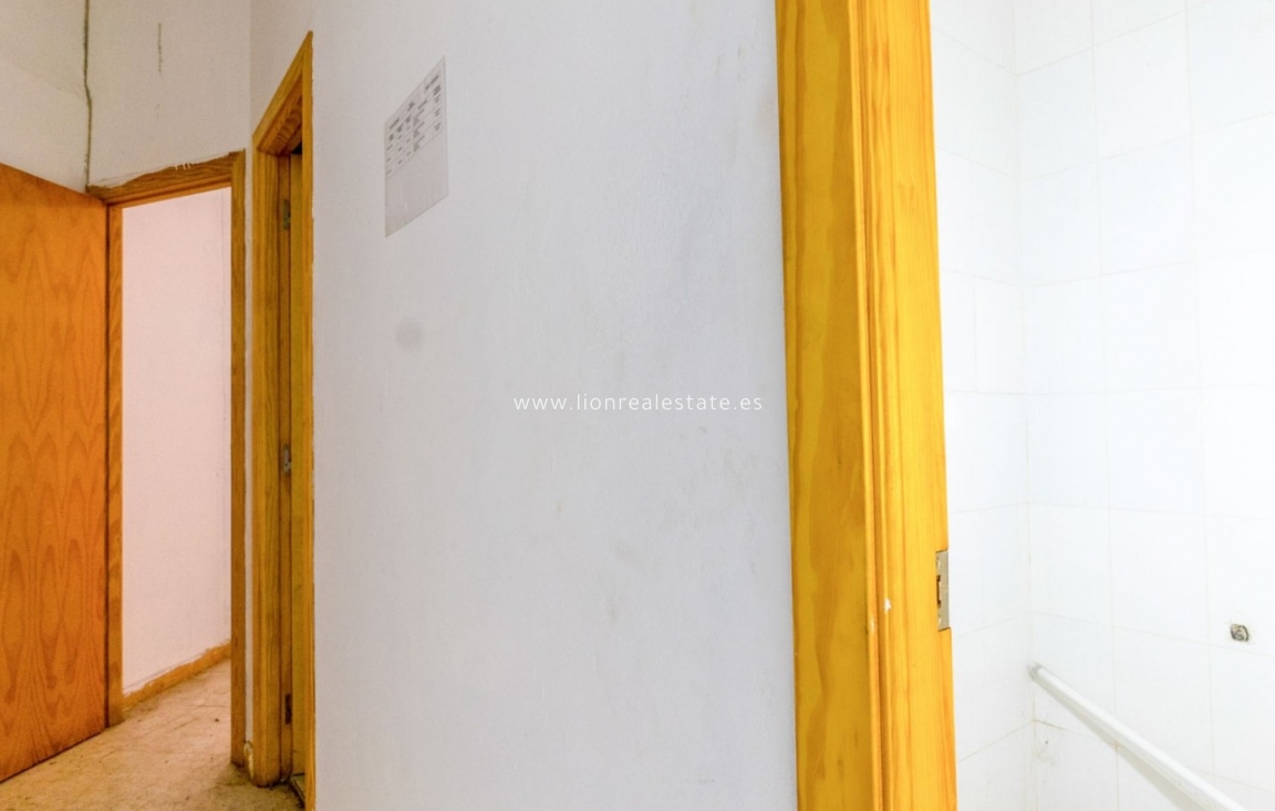 Resale - Commercial - Torrevieja