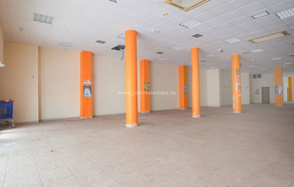 Resale - Commercial - Torrevieja
