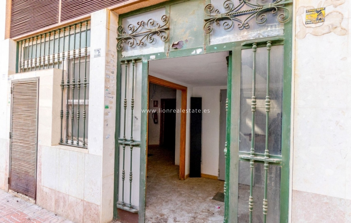 Resale - Commercial - Torrevieja
