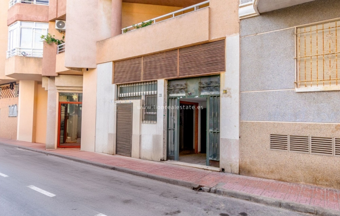 Resale - Commercial - Torrevieja