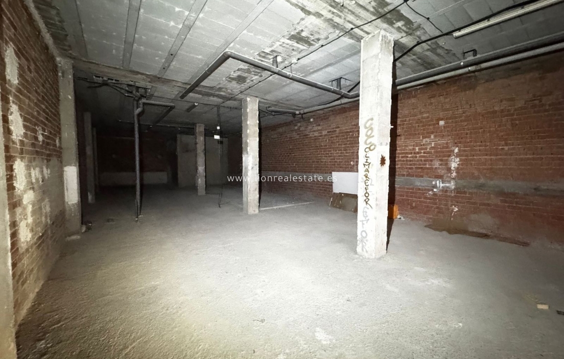 Resale - Commercial Unit - Torrevieja - Centro