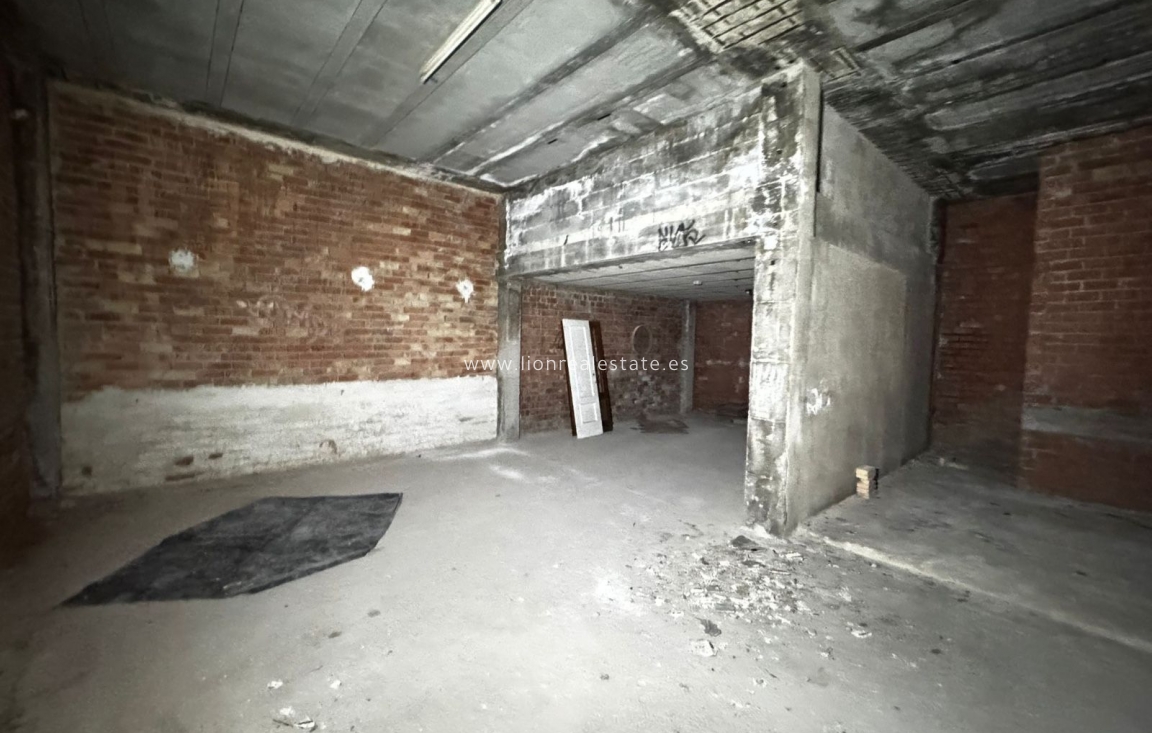 Resale - Commercial Unit - Torrevieja - Centro