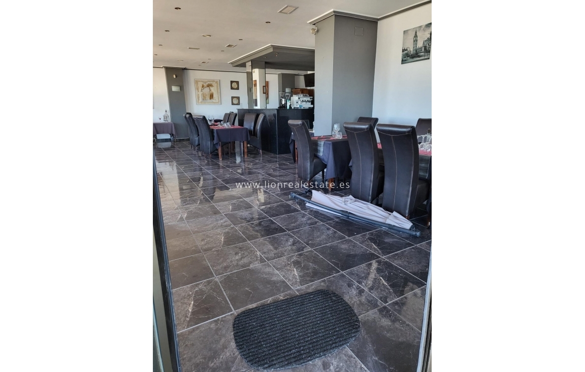 Resale - Commercial Unit - Torrevieja - Playa del cura