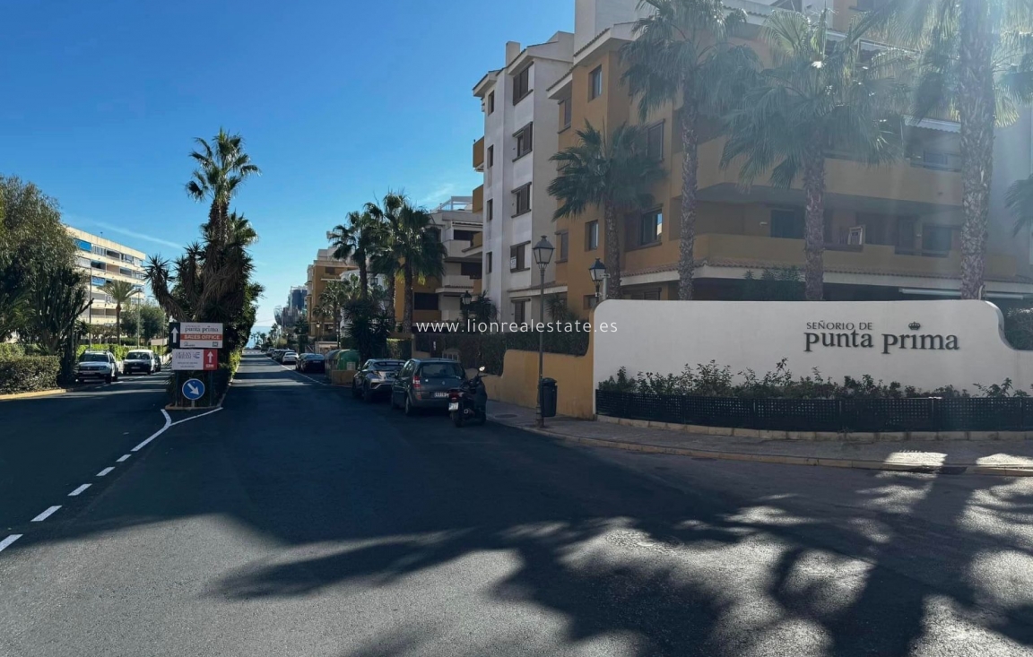 Resale - Commercial Unit - Torrevieja - Punta Prima