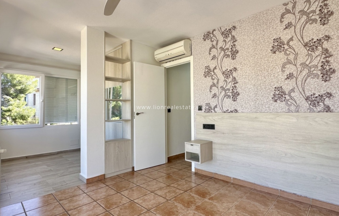 Resale - Detached Villa - Orihuela Costa - Villamartín