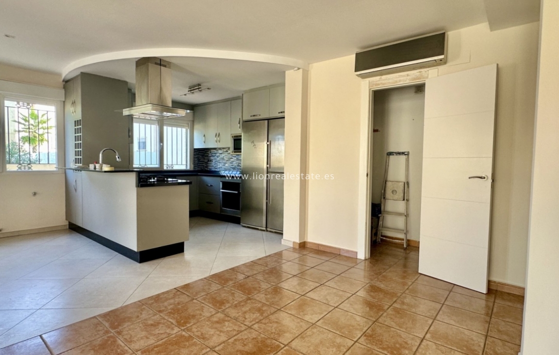 Resale - Detached Villa - Orihuela Costa - Villamartín