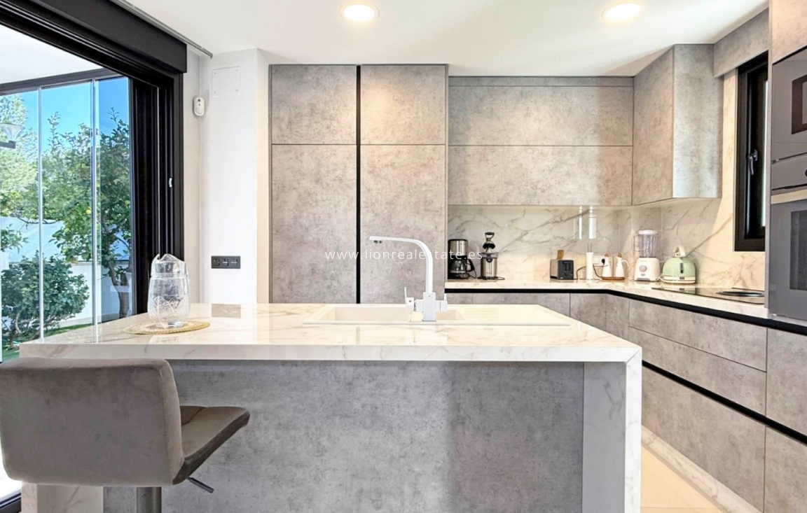 Resale - Detached Villa - Orihuela Costa - Villamartín