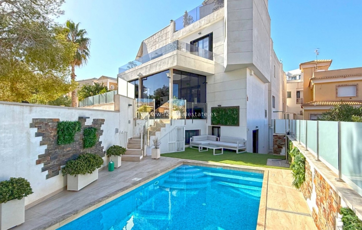 Resale - Detached Villa - Orihuela Costa - Villamartín