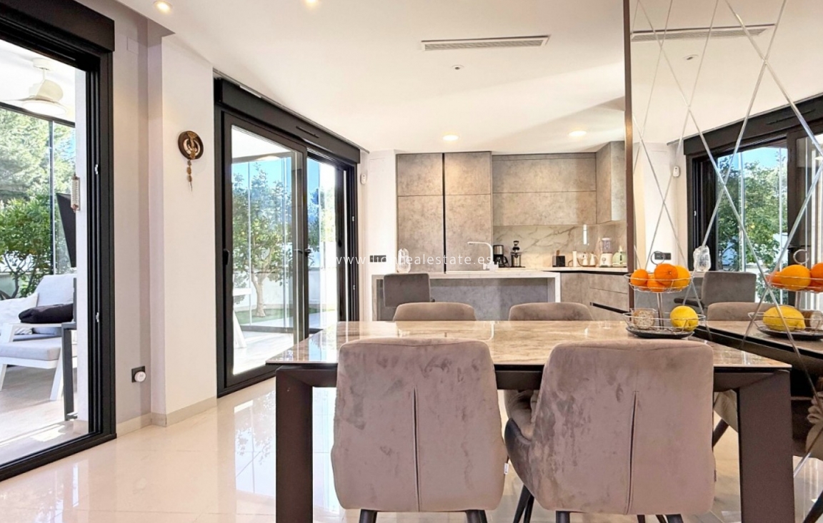 Resale - Detached Villa - Orihuela Costa - Villamartín