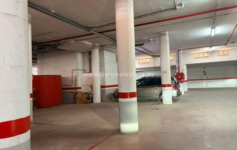 Resale - Garage - Punta Prima