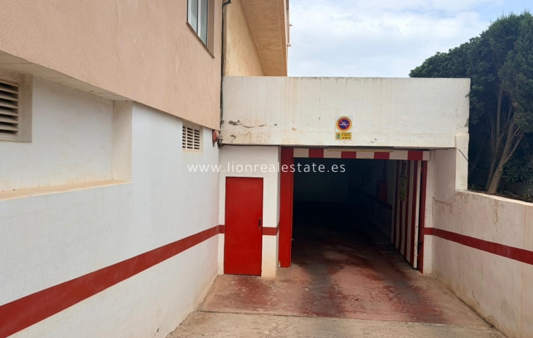 Resale - Garage - Punta Prima