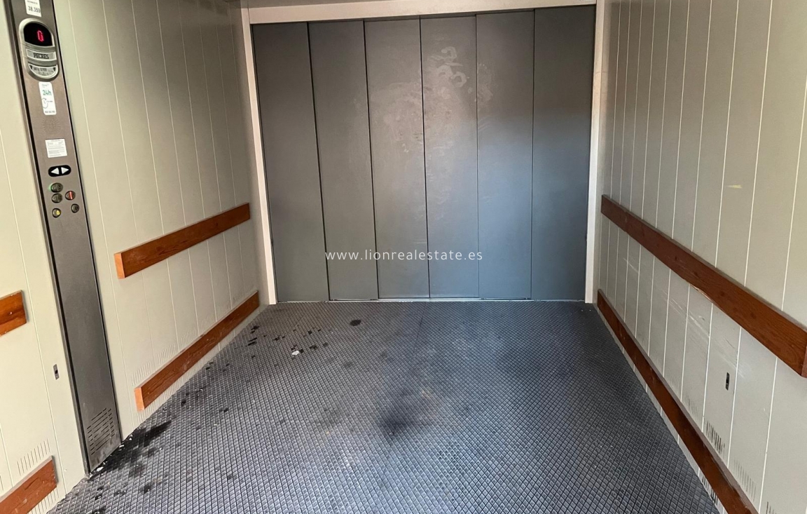 Resale - Garage - Torrevieja - Acequion