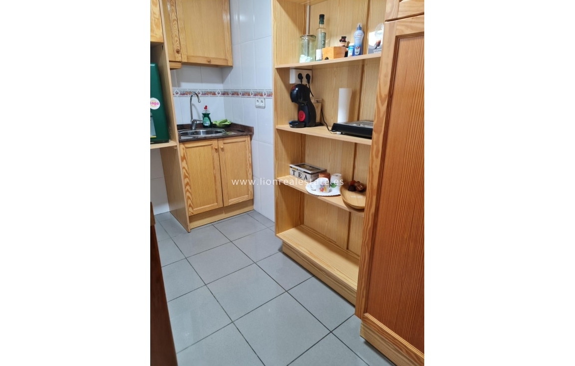 Resale - house - Torrevieja - Centro