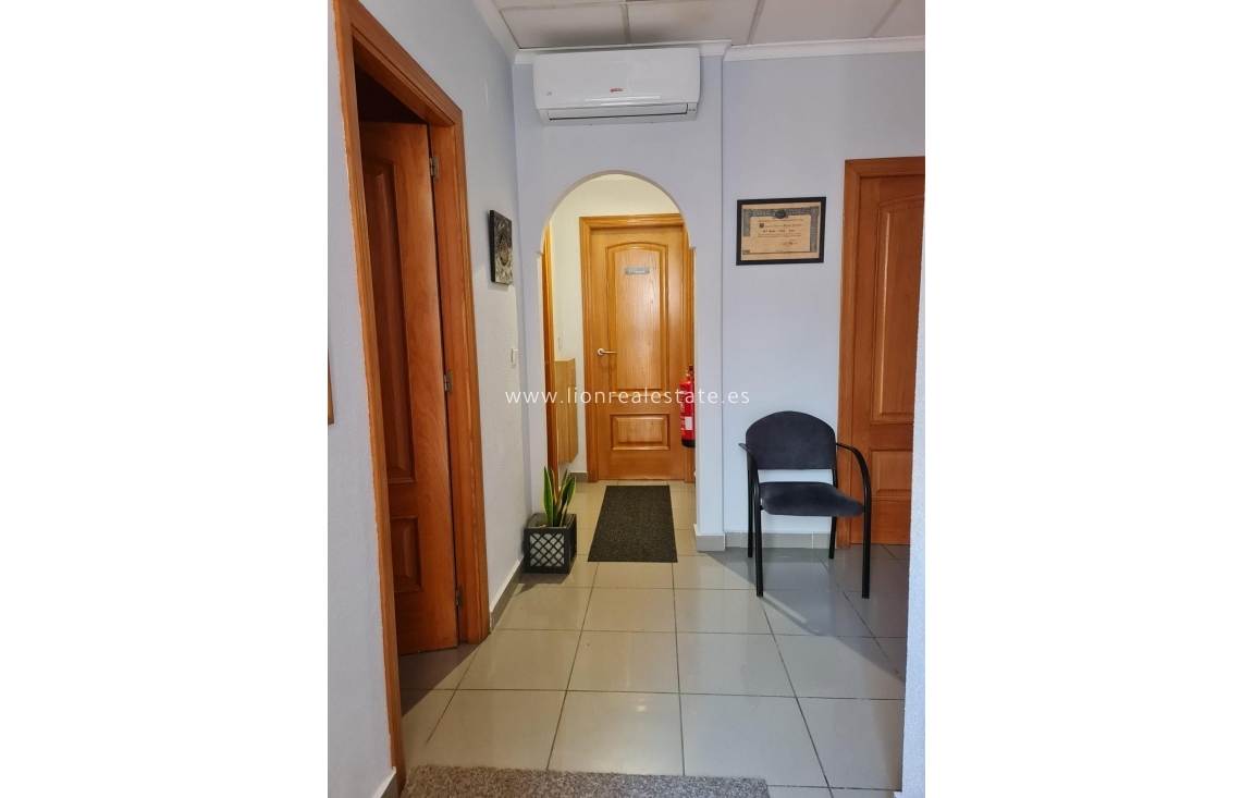 Resale - house - Torrevieja - Centro