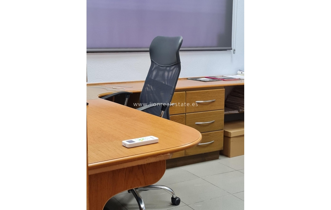 Resale - house - Torrevieja - Centro