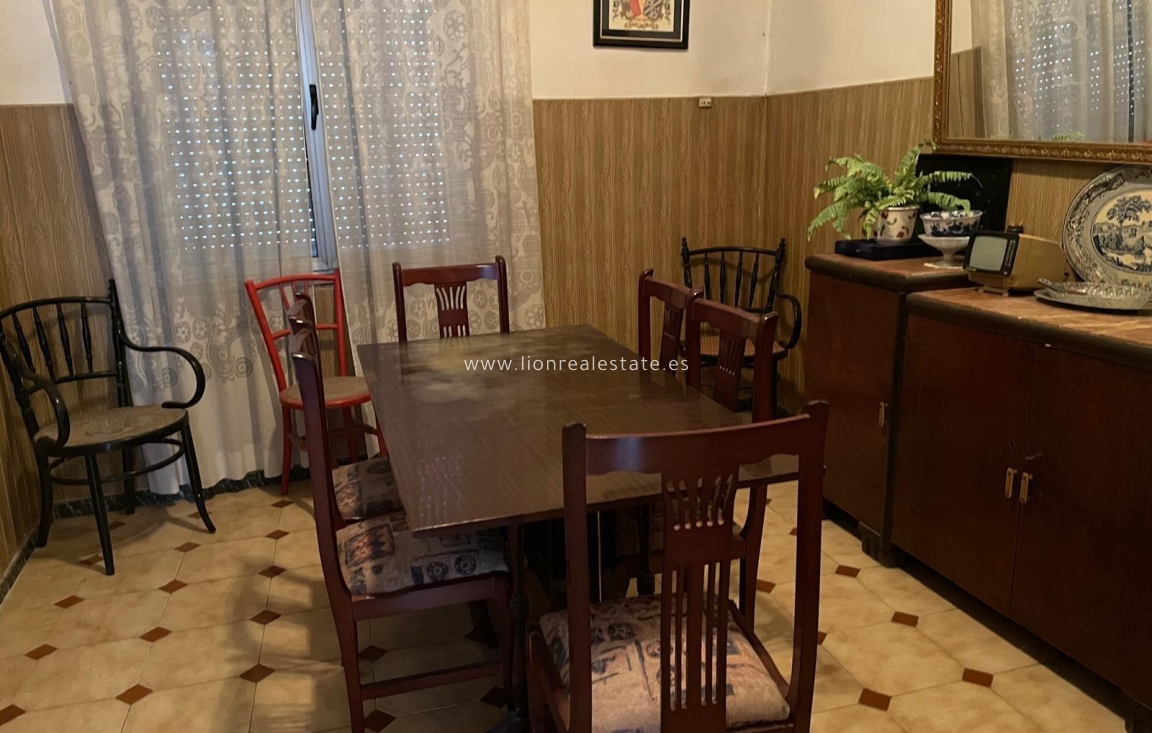 Resale - house - Torrevieja - Centro