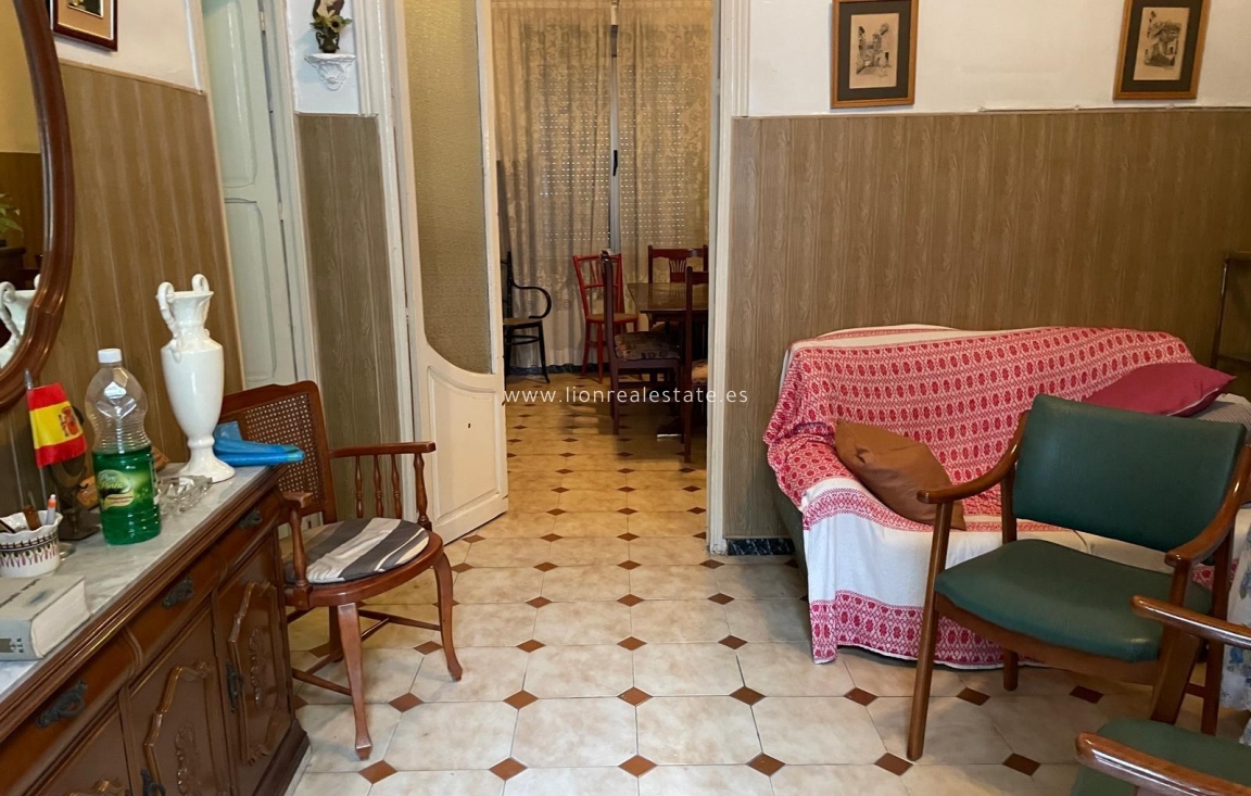 Resale - house - Torrevieja - Centro