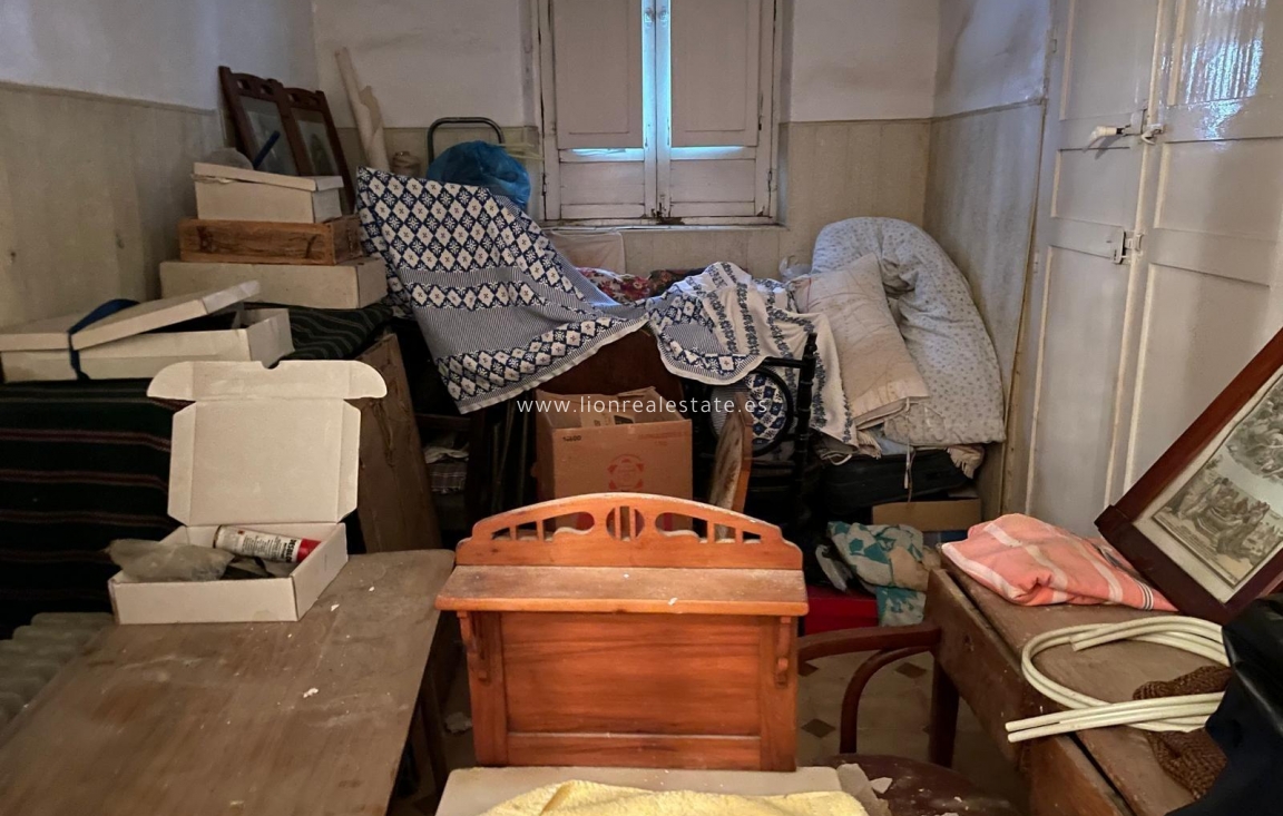 Resale - house - Torrevieja - Centro