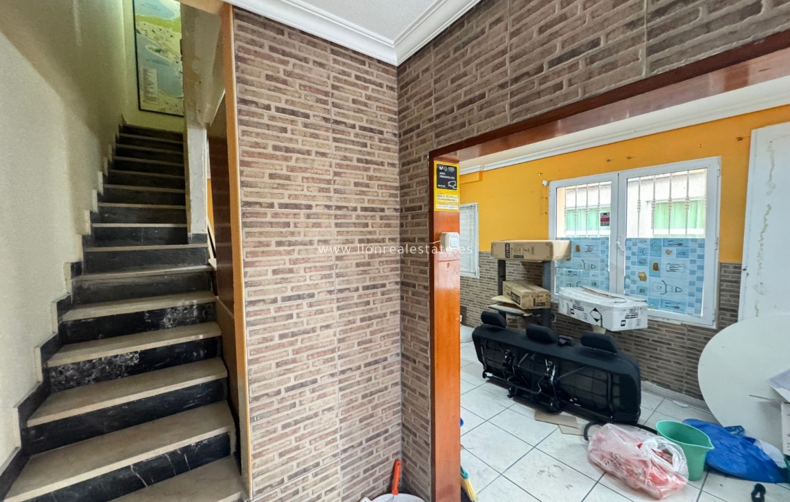 Resale - house - Torrevieja - Centro